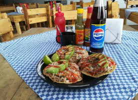 MeÑo Tacos Y Mariscos food