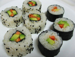 Sushi Zuii food