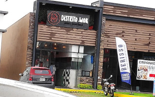 Distrito Wok outside