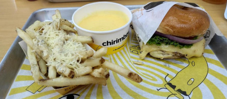 Chirimbola Cheese Burgers. Plaza Distrito La Perla food