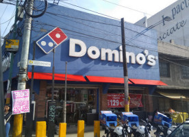 Domino's outside