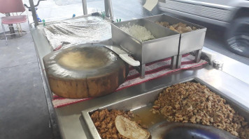 Tacos El Canica Y Familia outside