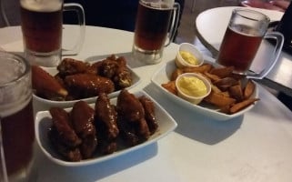 Vancouver Wings Tesistan food