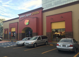 Peter Piper Pizza outside