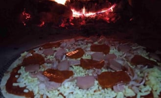 Ramona Pizzas A La LeÑa food