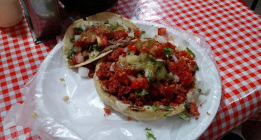 Taqueria Los Viejones food