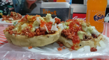 Taqueria Los Viejones food