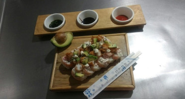 Yukio Sushi BriseÑo food