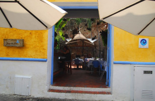 JUAN DEL MAR MESA PERUANA inside