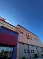 El Pollo Loco outside