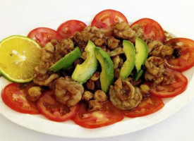 Mariscos El Riel inside