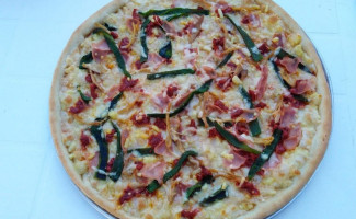 Tonni*z Pizza food