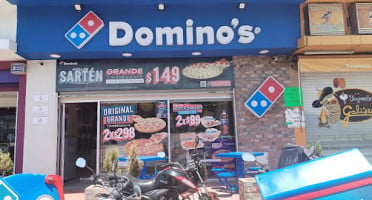 Domino's Plaza La Florida food