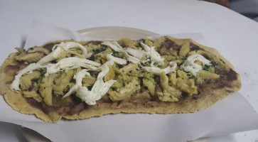 Huaraches Doña Dora food