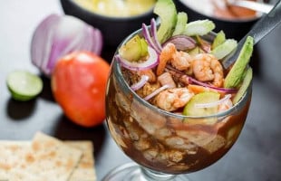 El Poseidón Mariscos food