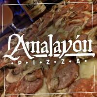 Amalayón Pizza food