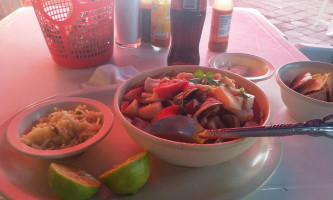 Mariscos La Guacamaya food