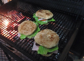 Hamburguesas Al Carbón La Carreta food