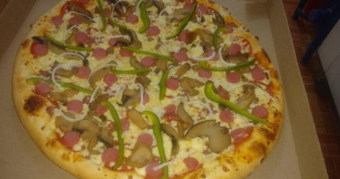 Manguiamo's Pizza food