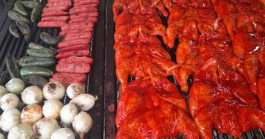 Pollos Asados Los Kompayes food