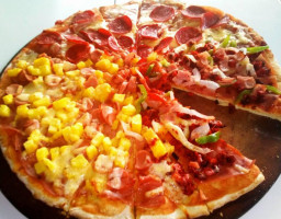 La Pizza De Don Cangrejo food