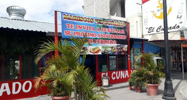 Mariscos El Cuñado outside