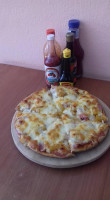 Mari's Pizza food