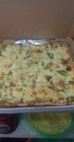 Mari's Pizza food