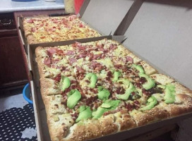 Uriel's Pizza food