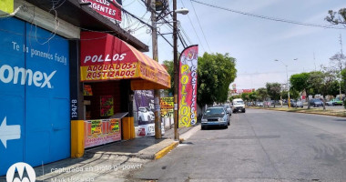 Pollos Adobados Oro outside