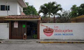 Los Molcajetes food