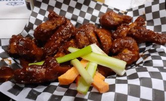 La Bodega Wings Beer food