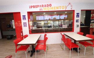 Dixy Chicken Barrancos inside