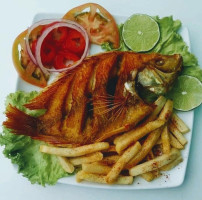 Lucho"s Burger Fast Food food