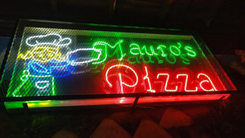 Mauro's Pizza inside