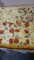 Lukrys Pizza food