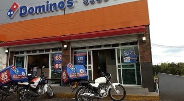 Domino's outside