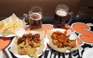 Hooters food