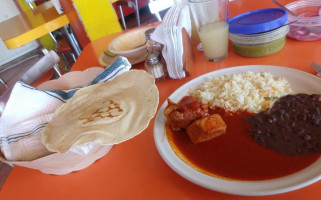 Mariscos El Costeño food