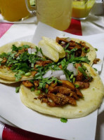 Taquería La Nueva food