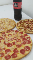 Mara Pizzas food