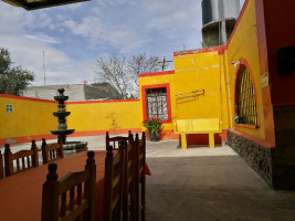 El CantÓn outside