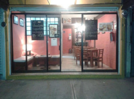 El Magnate 'alitas Hamburguesas ' inside