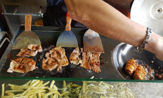 La Choza Hamburguesas Y Tacos food