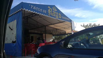 Tacos De Barbacoa “el Rayo” outside