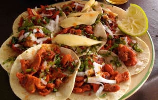 Tacos Y Lonches Coco food