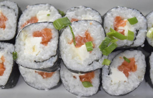 Monshito Sushi Comala food