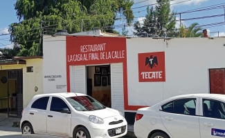 La Casa Al Final De La Calle food