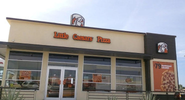 Little Caesars Pizza Paseo La Paz outside