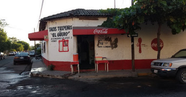 Tacos Anguiano outside